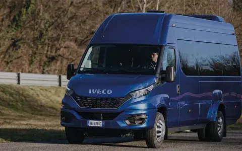 Ile za km bus 20 osobowy – poznaj ukryte koszty wynajmu