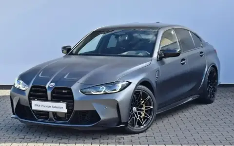 Szary BMW M3 Competition z czarnymi felgami. Sprawdź aktualną bmw m3 cena i dostępne opcje.