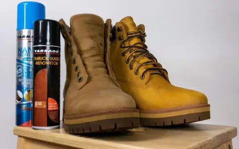 Jak wyczyścić Timberlandy? Dwa buty i dwa preparaty Tarrago do nubuku i zamszu.