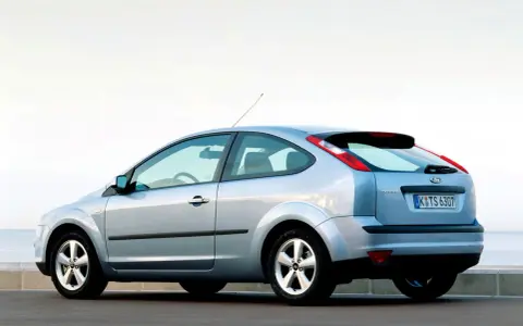 Ford Focus MK2: Pojemność baku (55L) i realny zasięg. Czy tankujesz dobrze?