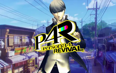 El protagonista de Persona 4 Revival, un remake, se alza sobre un pueblo japonés con un logo llamativo.