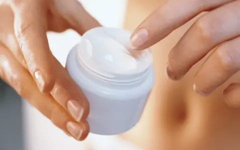 Sudocrem na pryszcze: Ratunek czy pułapka dla Twojej cery?