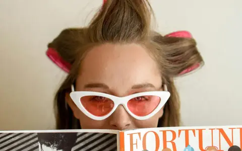 Haare mit Locken: Die besten Methoden für traumhafte Locken ohne Hitze