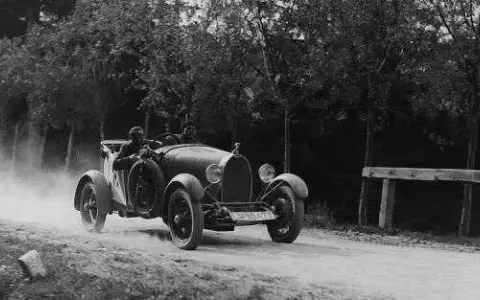 Ile jest Bugatti w Polsce? Zaskakujące fakty o luksusowych autach