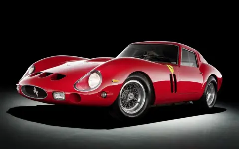Ikoniczny czerwony Ferrari 250 GTO na czarnym tle. Klasyk motoryzacji, marzenie każdego kolekcjonera.