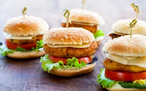 Bułki do burgerów: Gdzie kupić, by Twój burger był perfekcyjny?
