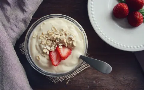 Czy jogurt grecki jest zdrowy? Odkryj jego ukryte korzyści zdrowotne