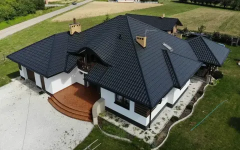 Ile kosztuje położenie dachówki? Poznaj ukryte koszty i ceny