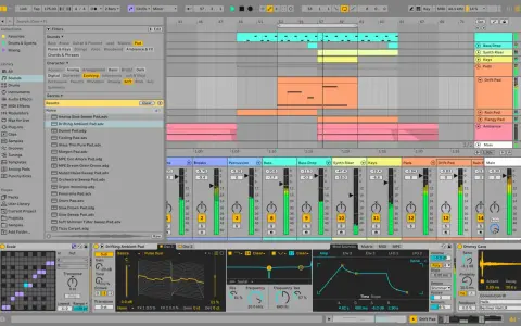 Un aperçu de la création musicale dans Ableton Live, avec des pistes de synthétiseur et de basse. Reaper vs Ableton.