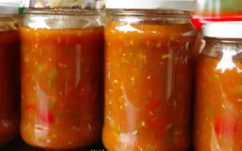 Sos pomidorowy do spaghetti: przepis, sekrety smaku i triki Włochów