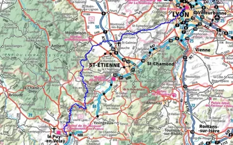 Carte routière de la région Auvergne-Rhône-Alpes, avec les villes de Lyon, Saint-Étienne et Vienne. La gr 765 carte indique des routes nationales et départementales.