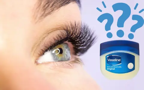 Un œil avec des cils volumineux à côté d'un pot de Vaseline. Est-ce le secret pour des cils parfaits ?