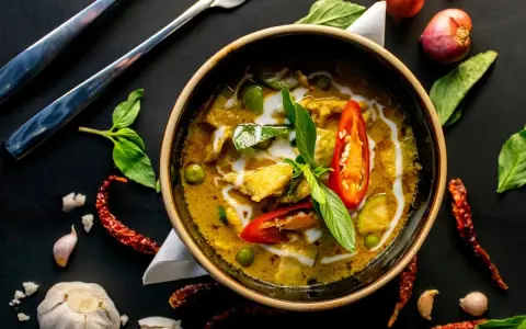Jak zrobić idealny sos curry? Przepis i triki eksperta!