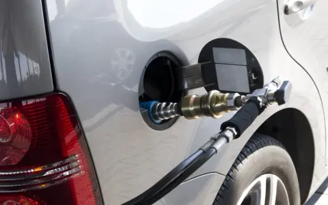 Autogaz LPG: Co to jest, jak działa i czy to dla Ciebie?