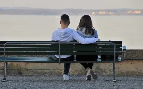Jak powitać na pierwszej randce? Zrób wrażenie bez stresu!