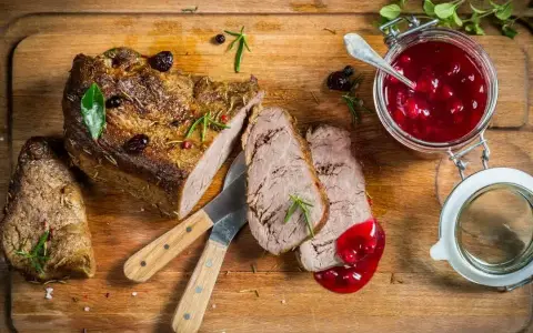 Z czym podawać dziczyznę, aby zachwycić smakiem i aromatem?