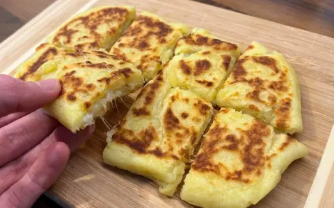 Herzhafte Kartoffel-Käse-Patties, perfekt für proteinreiche Rezepte vegetarisch. Außen goldbraun, innen cremig geschmolzen.