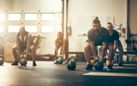 CrossFit: Zdrowy wybór czy pułapka? Poznaj fakty i trenuj bezpiecznie