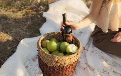Jak robić nalewki? Prosty przewodnik krok po kroku (przepisy)