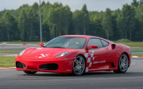 Poczuj się jak właściciel Ferrari: luksusowe doświadczenia i emocje