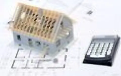Maquette de maison sur des plans, avec une calculatrice. Un indice ICC pour estimer le coût de construction.