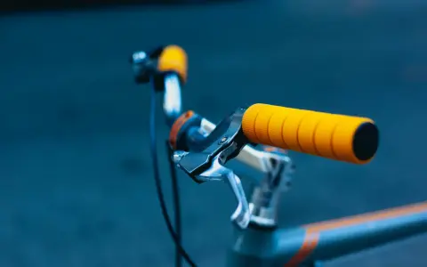 Jasne, żółte gripy do MTB wyglądają świetnie! Zapewniają pewny chwyt i dodają koloru.