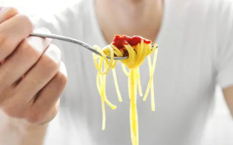 Spaghetti: ile kalorii? Jak jeść ulubione danie bez wyrzutów?