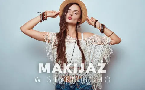 Kobieta w kapeluszu i koronkowym topie, z mnóstwem bransoletek, prezentuje makijaż boho.