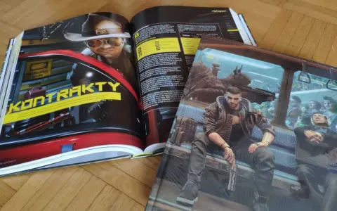 Książka z gry Cyberpunk 2077, z rozdziałem o kontraktach i okładką z pegadorem.