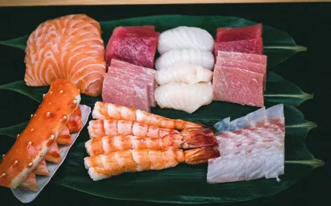 Frischer Fisch und Meeresfrüchte, ein Festmahl für die Sinne. Hier gibt es den besten "the catch berlin" für Sushi-Liebhaber.