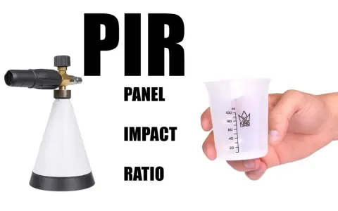 Skumpåläggare med mätkopp för att bestämma rätt blandning. PIR står för Panel Impact Ratio.
