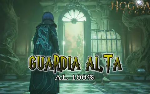 Un personaje con túnica de Hogwarts Legacy se para frente a una puerta, con el texto "GUARDIA ALTA AL 100%" superpuesto.