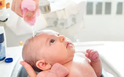 Jaka temperatura wody dla niemowlaka, aby zapewnić mu komfort?