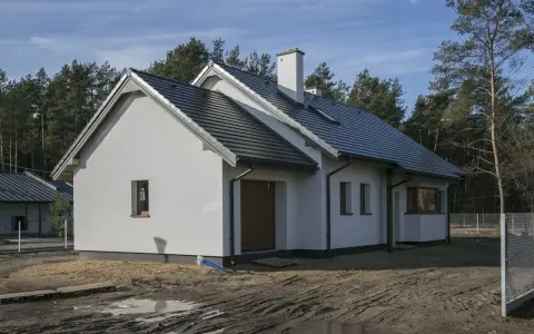 Dom w 8 godzin? Sprawdź realny koszt i proces budowy!