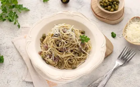 Spaghetti z kaparami: Jak zrobić idealne w mniej niż 20 minut