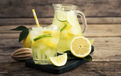 Lemoniada jak z restauracji – przepis na idealny smak w domu