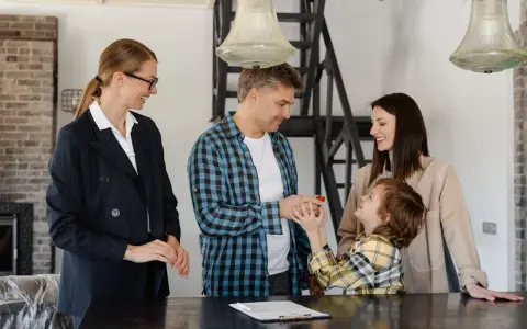 Kto płaci prowizję za wynajem? Wyjaśniamy zasady rynkowe