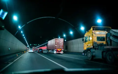 Ile zarabia jednoosobowa firma transportowa? Realne wyliczenia.