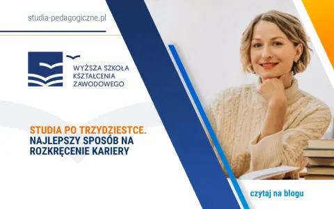 Uśmiechnięta kobieta z książkami, idealna do promocji przygotowania pedagogicznego online. Studia po trzydziestce to szansa na rozwój.