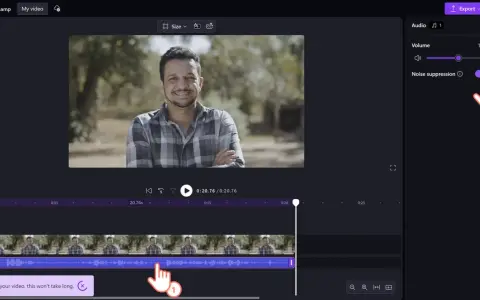 Edytor wideo Clipchamp. Panel audio z suwakiem głośności i opcją redukcji szumów (noise floor).