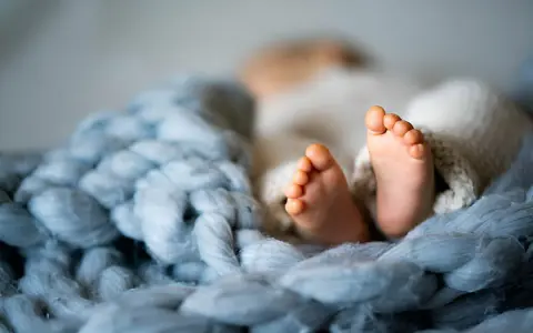 Rozmiar 74 dla niemowlaka – jak wybrać idealne ubrania dla dziecka