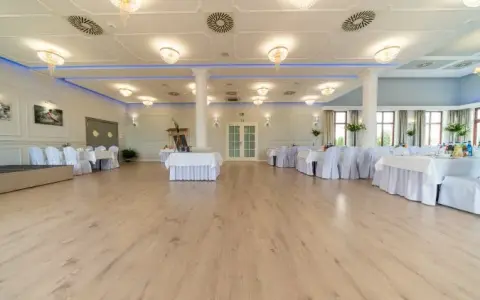Dworek Czardasz Strzebielino: Wesela, menu, noclegi, opinie Sprawdź!