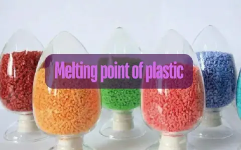 Kolorowe granulaty plastiku w szklanych naczyniach. Tekst: "Melting point of plastic". Dowiedz się, w jakiej temperaturze topi się plastik.