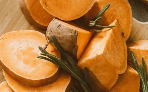 Czy pies może jeść bataty? Bezpieczne przepisy i porady dietetyczne