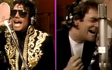 Michael Jackson i Lionel Richie śpiewają w studiu nagraniowym, tworząc razem "We are the world".
