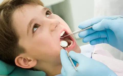 Dziecko boi się dentysty? Skuteczne sposoby na lęk i stres!
