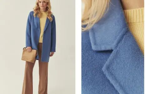 Modelka w niebieskim płaszczu i beżowych spodniach udowadnia, czy beżowy pasuje do niebieskiego. Elegancka stylizacja.