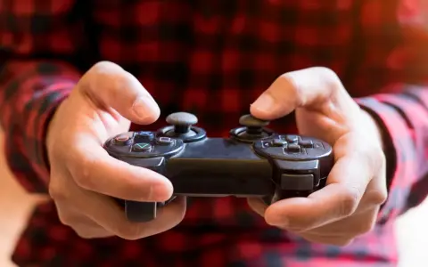 Jak podłączyć pada PS4 do PC Bluetooth? Krok po kroku i bez lagów!