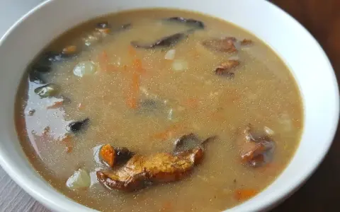 Zupa grzybowa z suszonych grzybów: Perfekcyjny przepis krok po kroku