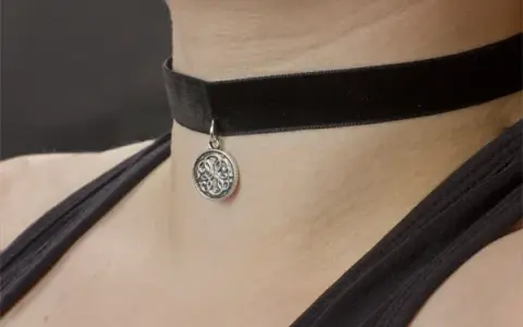 Jak zrobić naszyjnik choker – łatwe metody na unikalny dodatek